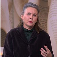 Ulrika Milles, till höger, om den nya Hunger games-boken.
