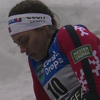Tvådelad bild. Vänster: person får hjälp på skidspår. Höger: skidåkare i ansträngt läge.