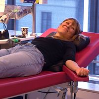 Matilda Karlsson är en av många som strömmade till blodgivningscentret för att lämna blod.