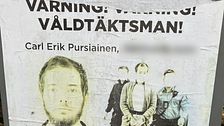 Affisch med varningsmeddelande om våldtäktsman, flera personer står i bakgrunden.