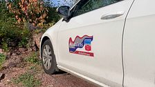 En vit bil som används inom hemtjänsten