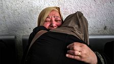 Kvinnor sörjer i Gaza