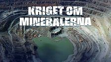 Flygfoto av en gruva med text ”Kriget om mineralerna” över bilden.
