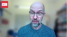 Yksinäisyystutkija Gerhard Andersson, psykologi ja Linköpingin yliopiston professori, silmälasit ja sininen villapaita