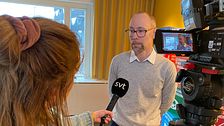 Håkan Wirén, enhetschef Länsstyrelsen, blir intervjuad av reporter Ebba Öberg.