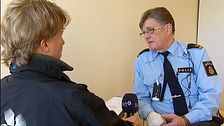 SVT:s reporter Patric Sellén intervjuar förundersökningsledaren i Härnösand.