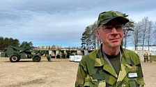 Major Jonas Frohlund, medelåldersman med glasögon i klädd militärkläder