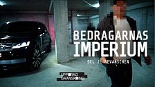 Startbild på Uppdrag gransknings avsnitt, blurrad person syns i parkeringsgarage
