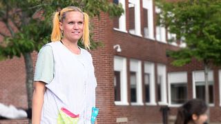 Lärare utklädda till sagofigurer vill få barn att läsa mer