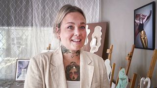 Emelie Mikkonen en av Sveriges hetaste designers –  ett år efter kurs i keramik