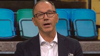 ”Varför får målvakten hålla bollen så länge?