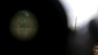 Ryska lik ligger utspridda på fältet