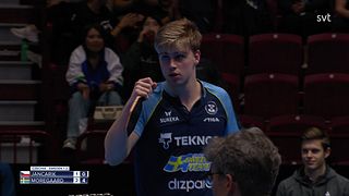 Truls plockar fram ”släggan”