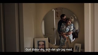 I famnen på en mördare