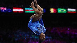 Mångkamp: Simone Biles i hopp