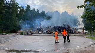 Tonåringar misstänks för stor skolbrand i Hylte