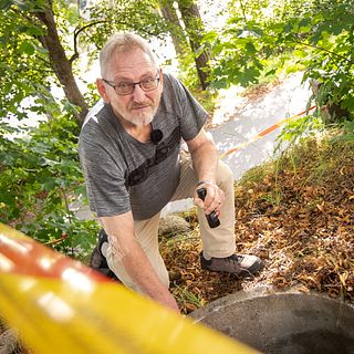 Leif föll i brunnen när han klippte gräset vid kyrkan: ”Jag hade änglavakt”