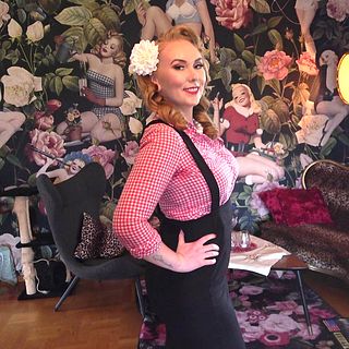 Evelina kallar sig pinuppa – vill bli miss Västerås Summer Meet