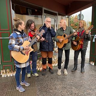 Musikerstöttning efter dubbel-mordet i Sandviken