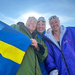 Se finska trion som var först ut att simma över Kvarken fastland till fastland