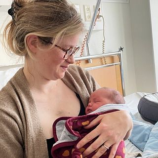 Julia från Östersund födde sin tredje son i det nya förlossningsrummet