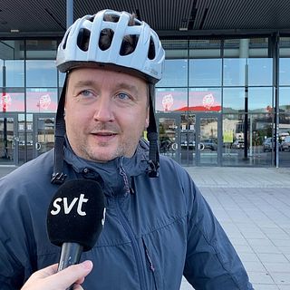Hör Johan Larsson berätta om sin cykelresa på 42 mil – till SHL-premiären