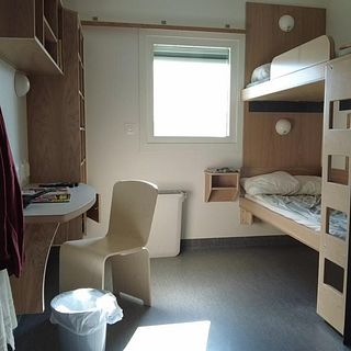 Se Umeås nya fängelse från insidan