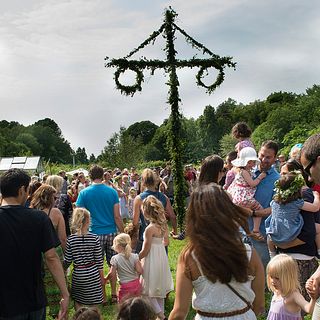 Är midsommarstången en fallossymbol?