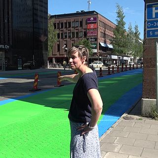 Väg i centrala Umeå har målats grön och blå – se varför: ”Trevligare”