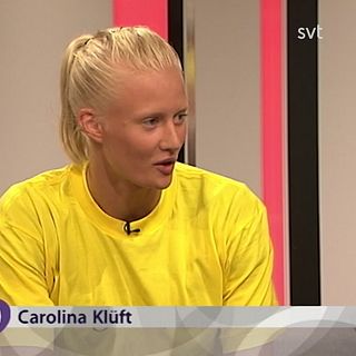 Här cyklar Klüft in i studion – på enhjuling