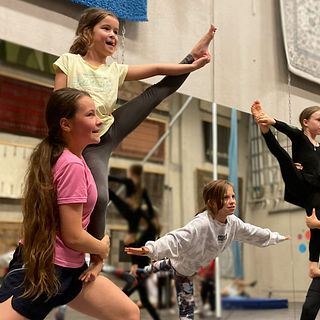 Akrobatik blandas med integration på Ukrainsk cirkusskola i Helsingborg