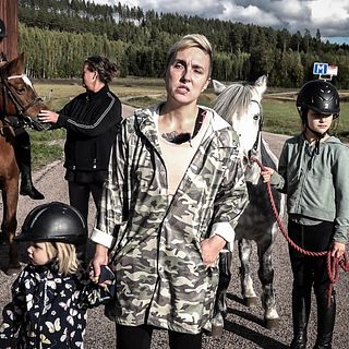 Treåriga Alice blev nästan påkörd under ridturen – familjen vädjar om respekt