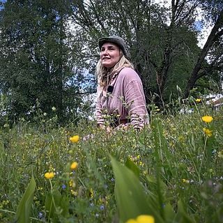 Anna som tar tillvara på ängshö, hoppas att fler ska kunna använda höet som foder