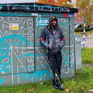 Graffitikonstnär nedbrottad i Timrå – anmäler civilklädd polis