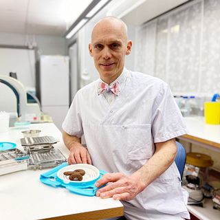 Ditt bajs kan bli medicin för andra – Hallands sjukhus söker bajsdonatorer