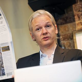 Assange-affären blir pjäs