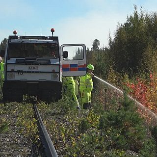 Tankbil på räls ska släcka bränder – se räddningstjänsten öva
