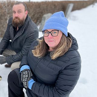 Syskonen i Borlänge om att välja en återbrukad gravsten
