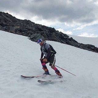Här åker de skidor  i sommarvärmen