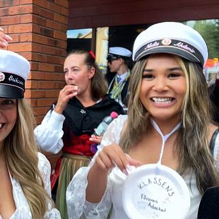 Följ med till studentfirandet i Avesta – ”Man har väntat på den här dagen så jävla länge”