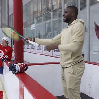 Här dyker tennisstjärnan upp på NHL-lagets träning
