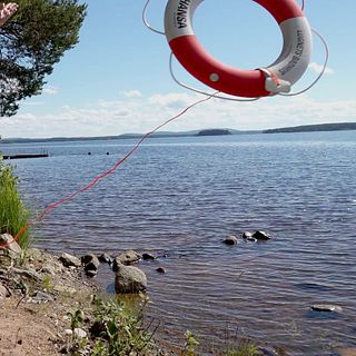 Uppmaningen: Testa livbojen på stranden –  så använder man en livboj för att rädda liv