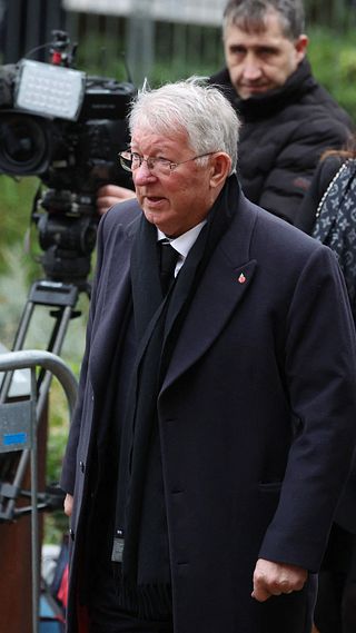 Manchester United slutar betala Sir Alex Ferguson