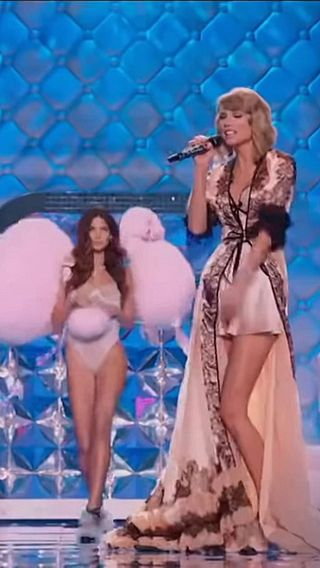 Victoria's secret är tillbaka på runwayen