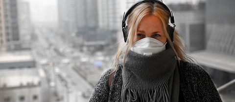 Den farliga smogen sänker sig över Beijing och sikten är bara några hundra meter nu. Men det finns ingenstans att fly. Det skriver SVT:s Asienkorrespondent Susan Ritzén.