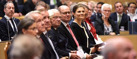 Regeringen och kungafamiljen under riksmötets öppnande 2017.