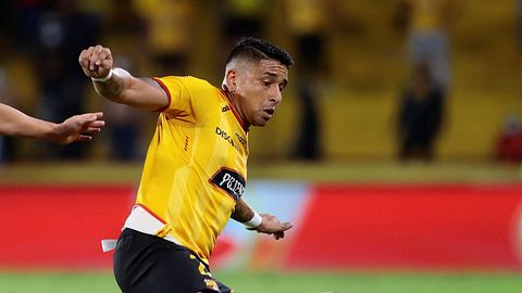 Fotboll: Fotbollsspelaren Mario Pineida har skjutits till döds | SVT Sport