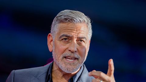 George Clooney uppmanar Joe Biden att hoppa av valet | SVT Nyheter