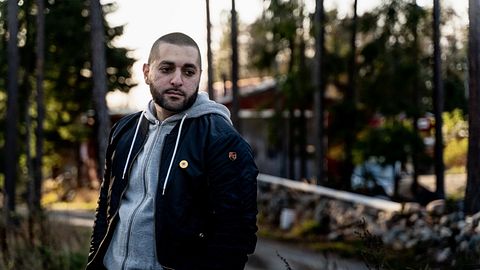 Ruslar ichkarida (kesilgan)