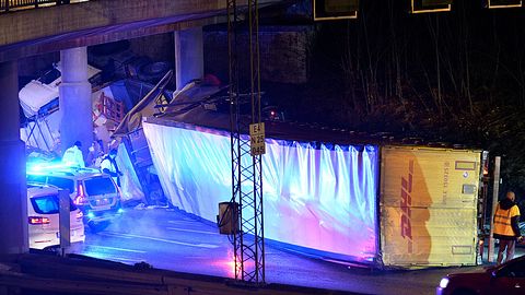 Olycka på motorväg orsakade långa köer | SVT Nyheter
